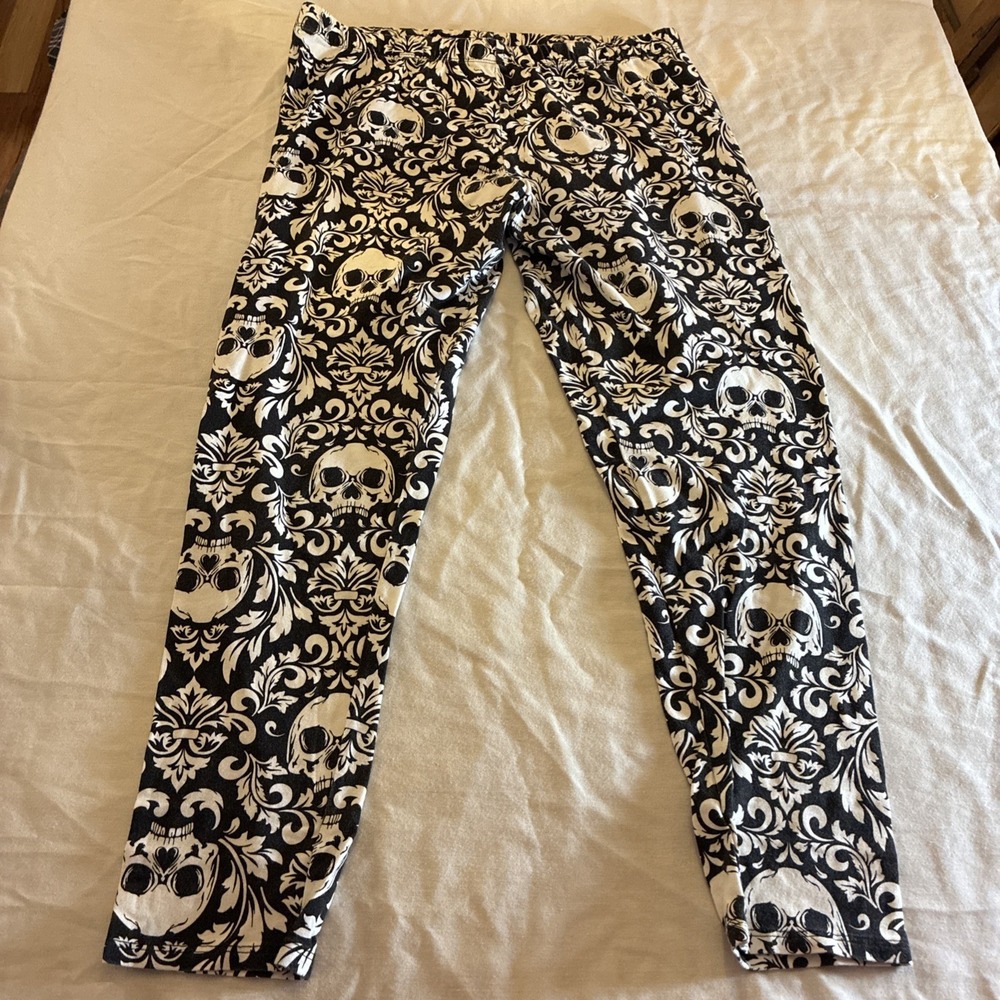 No Boundaries Skull Pattern Ankle Leggings Black White Small 15-17 Junior